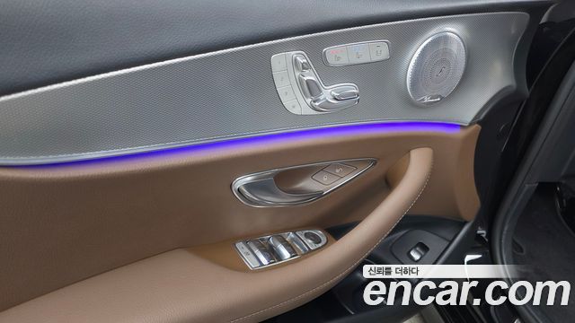 Mercedes-Benz E-Class 2020 — photo 14