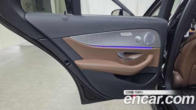 Mercedes-Benz E-Class 2020 — photo 15