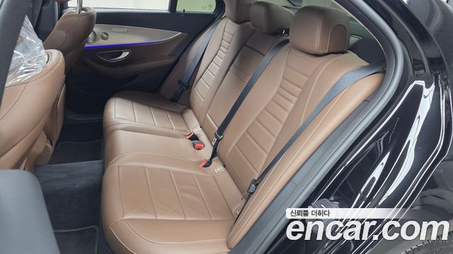 Mercedes-Benz E-Class 2020 — photo 16