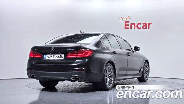 BMW 5-Series 2018 — photo 2