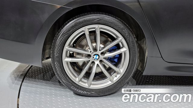 BMW 5-Series 2018 — photo 5
