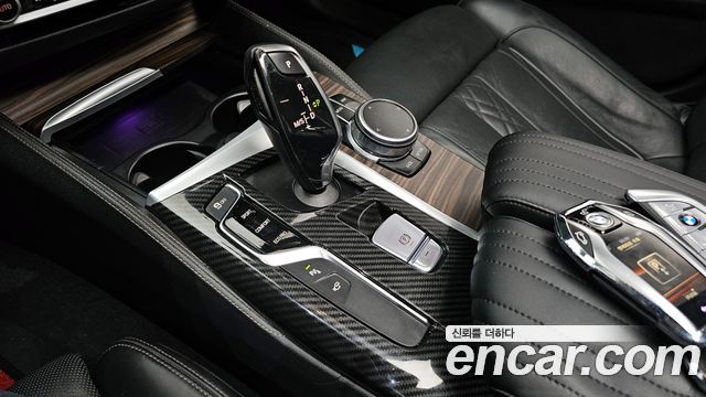 BMW 5-Series 2018 — photo 9