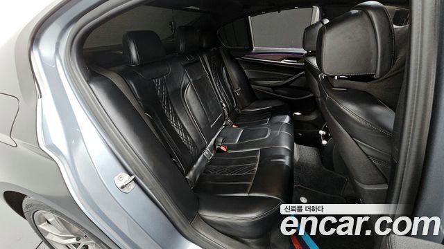 BMW 5-Series 2018 — photo 11