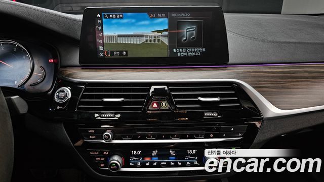 BMW 5-Series 2018 — photo 14