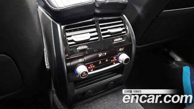 BMW 5-Series 2018 — photo 17