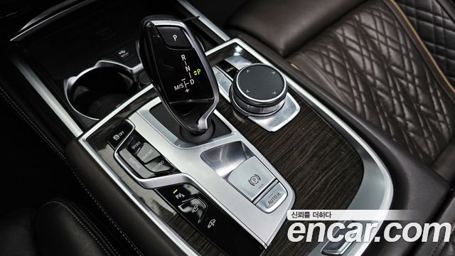 BMW 7-Series 2020 — photo 12