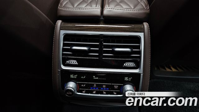 BMW 7-Series 2020 — photo 23