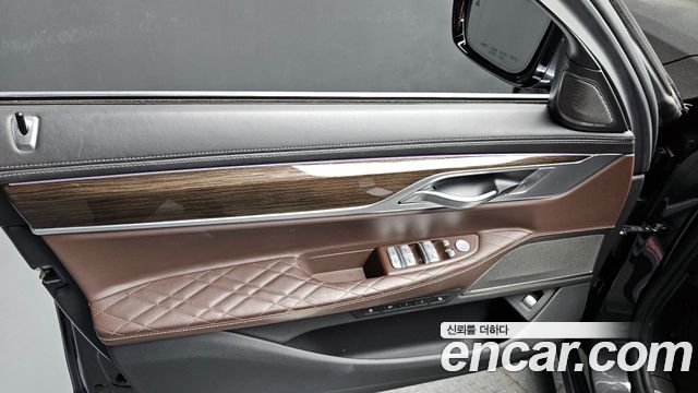 BMW 7-Series 2020 — photo 14