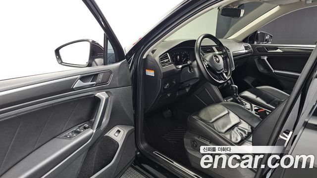 Volkswagen Tiguan 2018 — photo 11