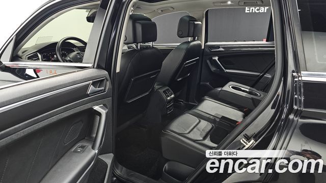 Volkswagen Tiguan 2018 — photo 12