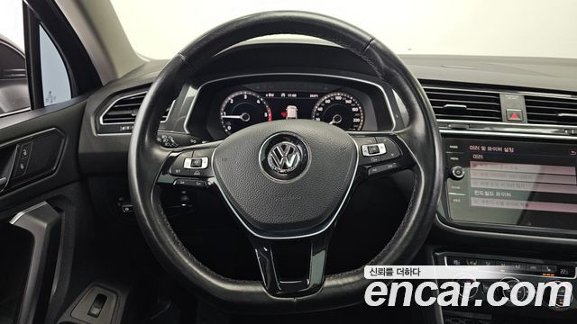 Volkswagen Tiguan 2018 — photo 13