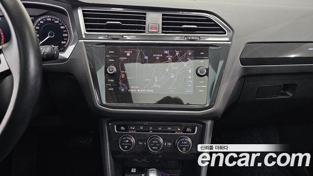 Volkswagen Tiguan 2018 — photo 14