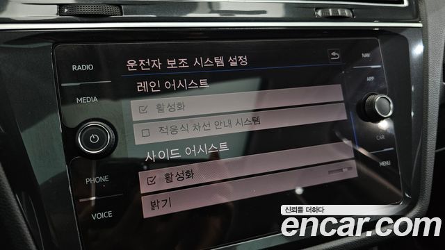 Volkswagen Tiguan 2018 — photo 17