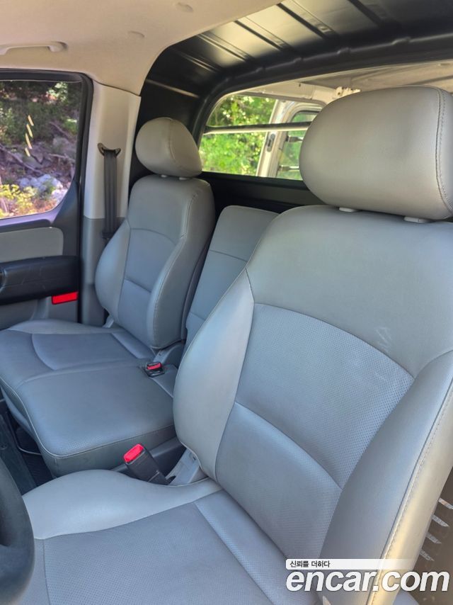 Hyundai Starex 2013 — photo 17