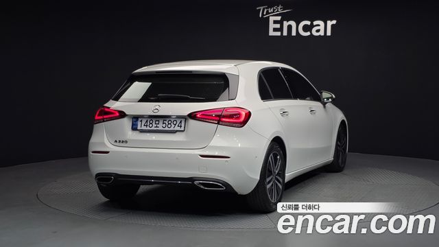 Mercedes-Benz A-Class 2022 — photo 2