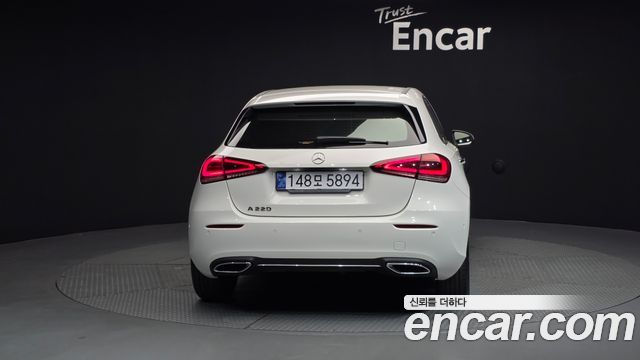Mercedes-Benz A-Class 2022 — photo 4