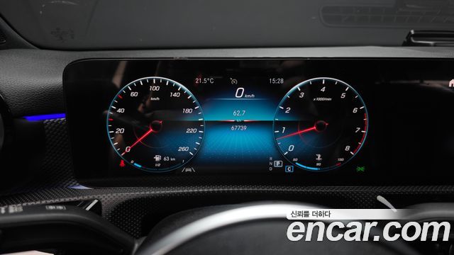 Mercedes-Benz A-Class 2022 — photo 11