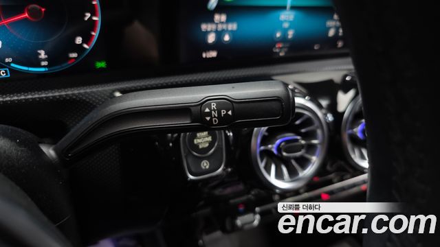 Mercedes-Benz A-Class 2022 — photo 12