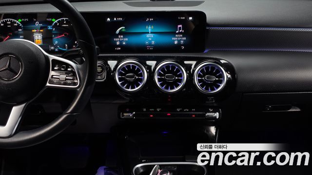Mercedes-Benz A-Class 2022 — photo 18