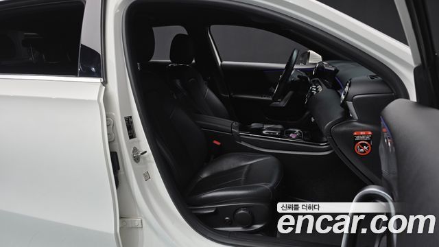 Mercedes-Benz A-Class 2022 — photo 16