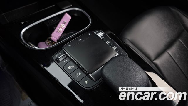 Mercedes-Benz A-Class 2022 — photo 27