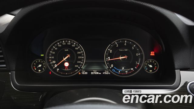 BMW 5-Series 2015 — photo 8