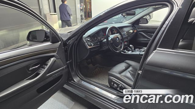 BMW 5-Series 2015 — photo 10