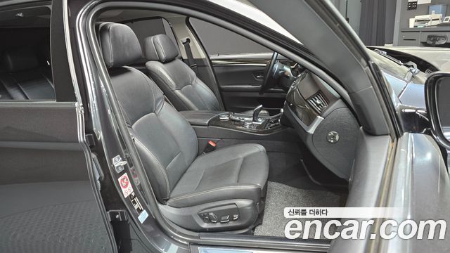 BMW 5-Series 2015 — photo 12