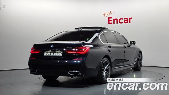 BMW 7-Series 2018 — photo 2