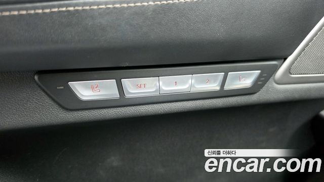 BMW 7-Series 2018 — photo 12