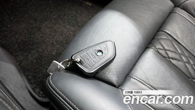 BMW 7-Series 2018 — photo 16
