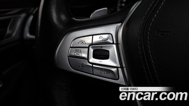 BMW 7-Series 2018 — photo 17