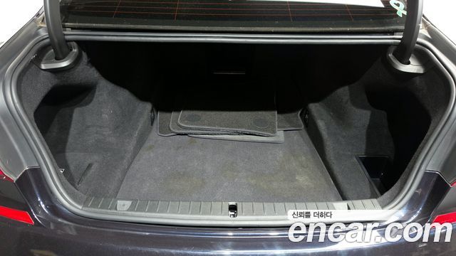 BMW 7-Series 2018 — photo 20