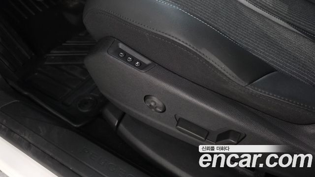 Peugeot 5008 2022 — photo 36