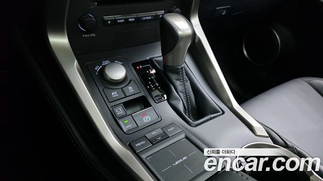 Lexus NX 2017 — photo 9