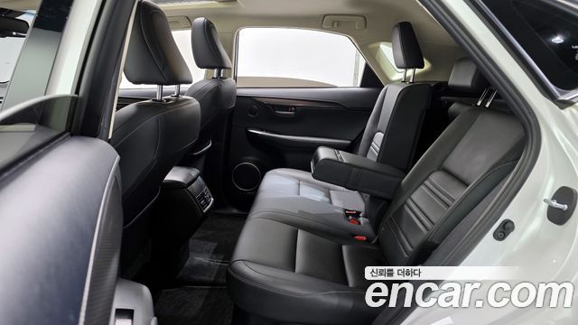 Lexus NX 2017 — photo 12