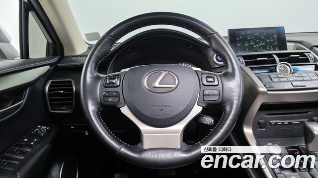 Lexus NX 2017 — photo 13