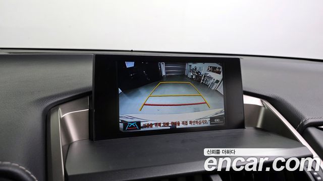 Lexus NX 2017 — photo 15