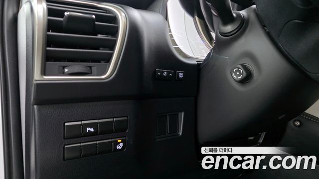 Lexus NX 2017 — photo 18