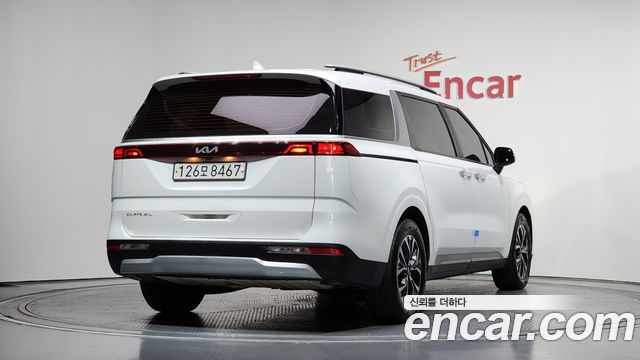Kia Canival 2022 — photo 2