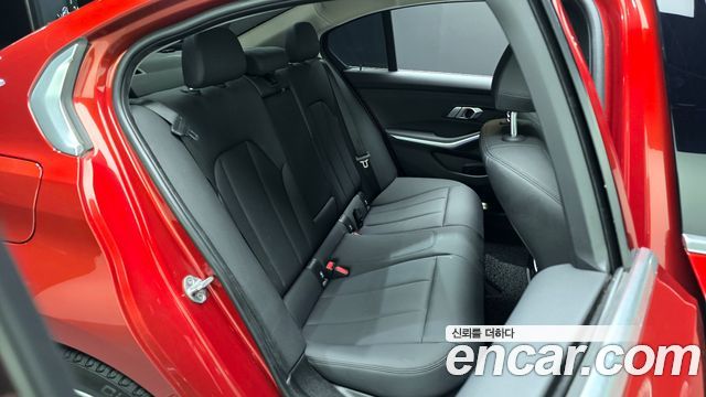 BMW 3-Series 2021 — photo 17