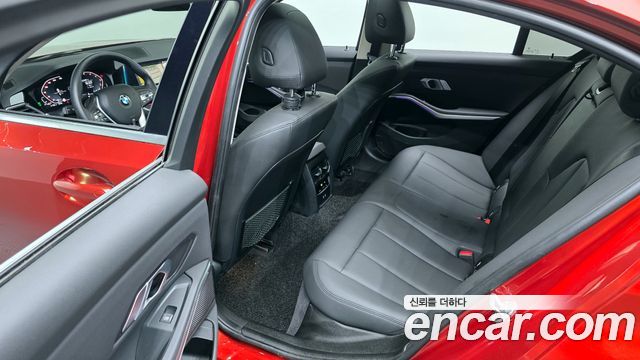 BMW 3-Series 2021 — photo 18