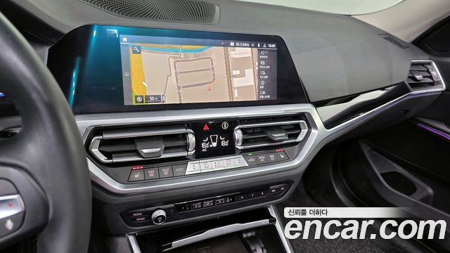 BMW 3-Series 2021 — photo 20