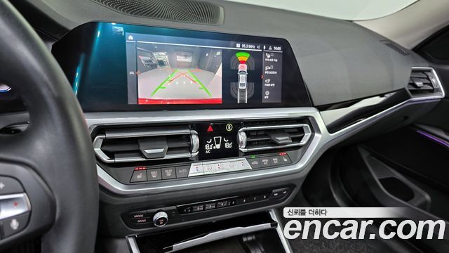 BMW 3-Series 2021 — photo 23