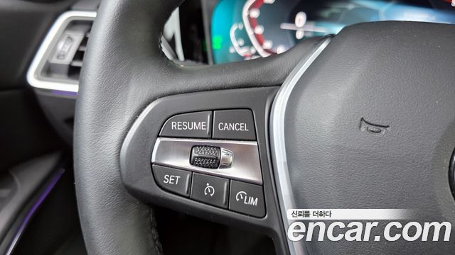 BMW 3-Series 2021 — photo 25