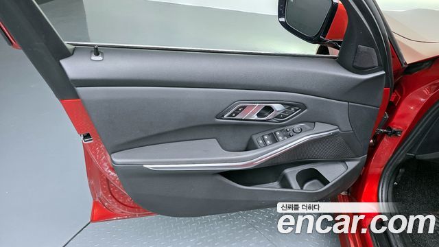 BMW 3-Series 2021 — photo 14