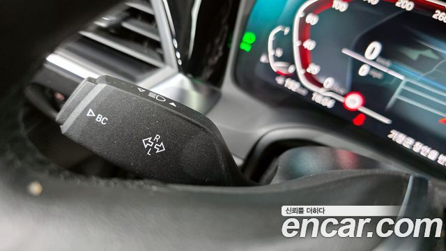 BMW 3-Series 2021 — photo 28