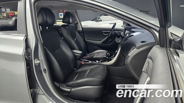 Hyundai AVANTE 2016 — photo 10