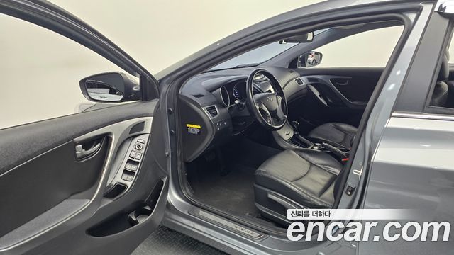 Hyundai AVANTE 2016 — photo 11