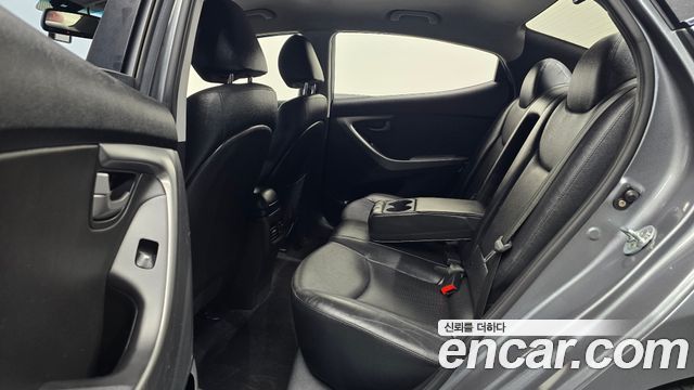 Hyundai AVANTE 2016 — photo 12